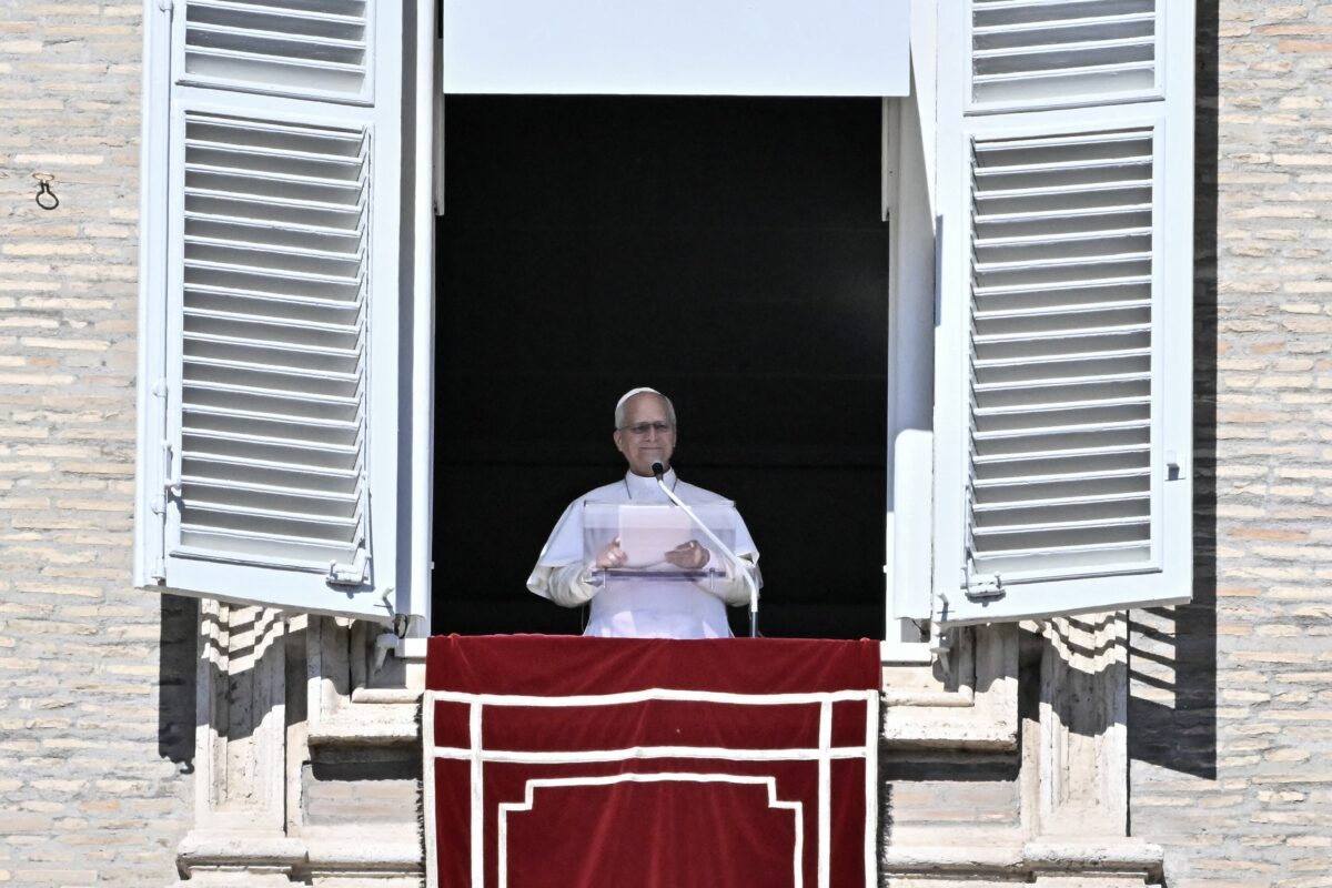 Papa Leão XIV é internado em Roma para cirurgia no pulmão