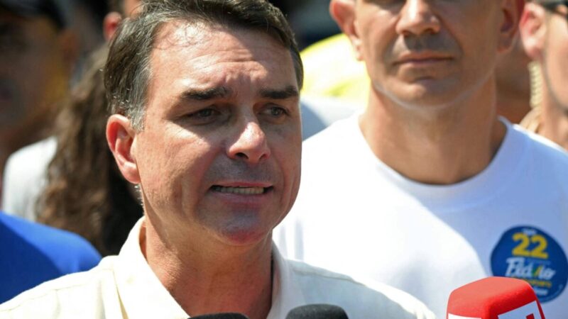 Plano econômico de Flávio Bolsonaro gera alertas sobre riscos fiscais