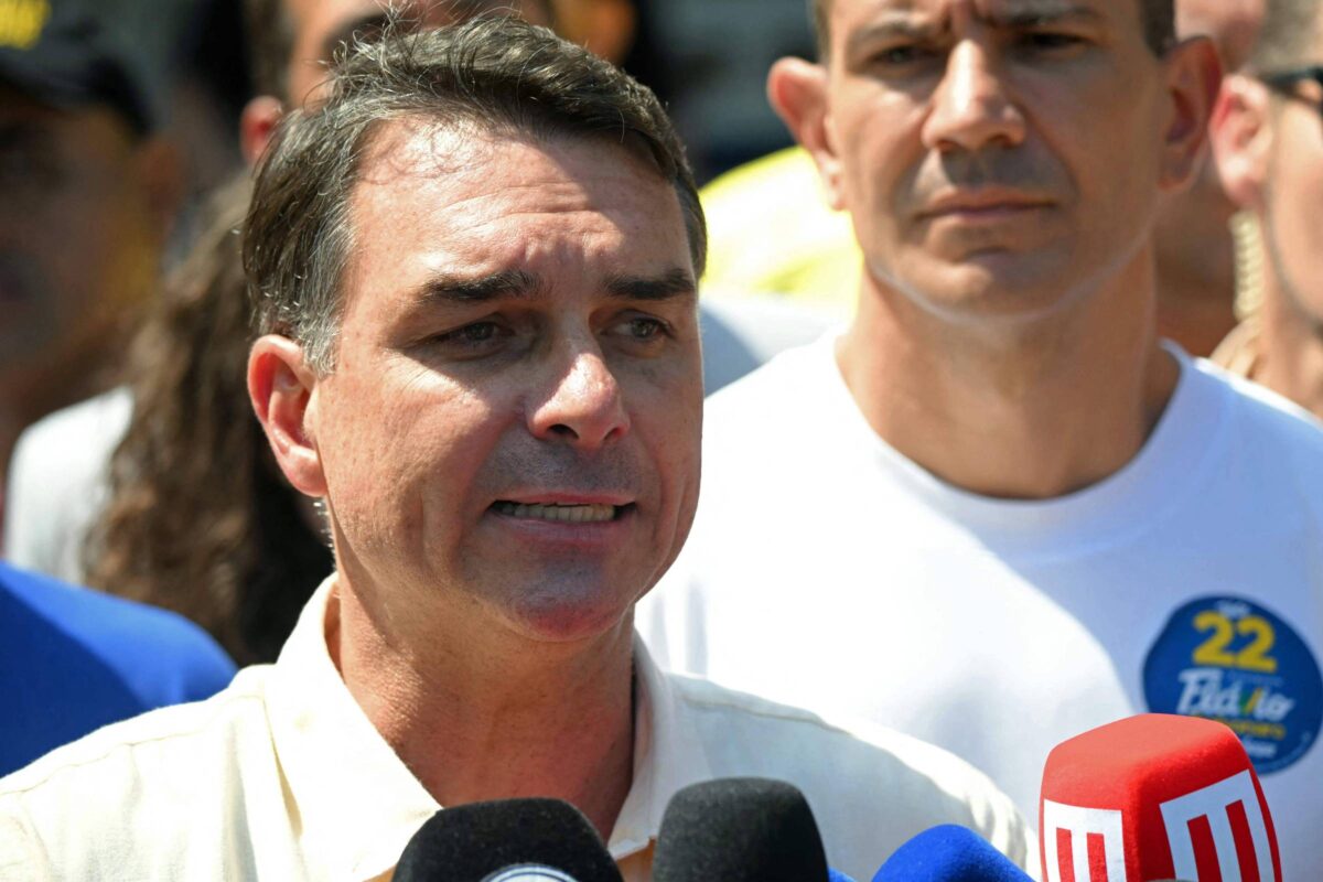 Plano econômico de Flávio Bolsonaro gera alertas sobre riscos fiscais