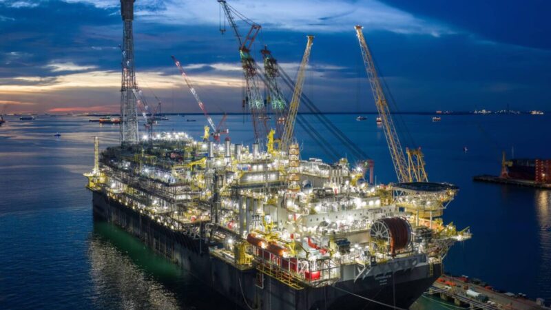 Petróleo alavanca comércio entre Brasil e China para recorde histórico em 2026