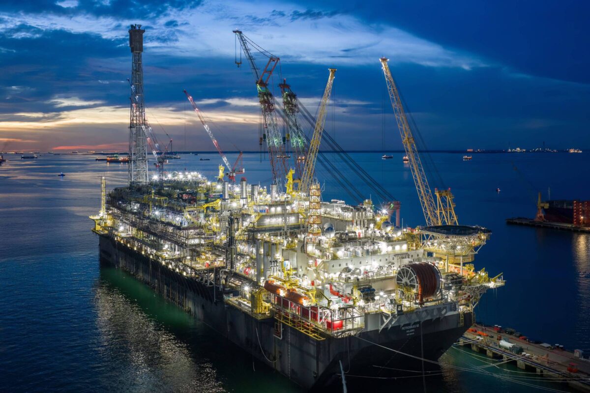 Petróleo alavanca comércio entre Brasil e China para recorde histórico em 2026
