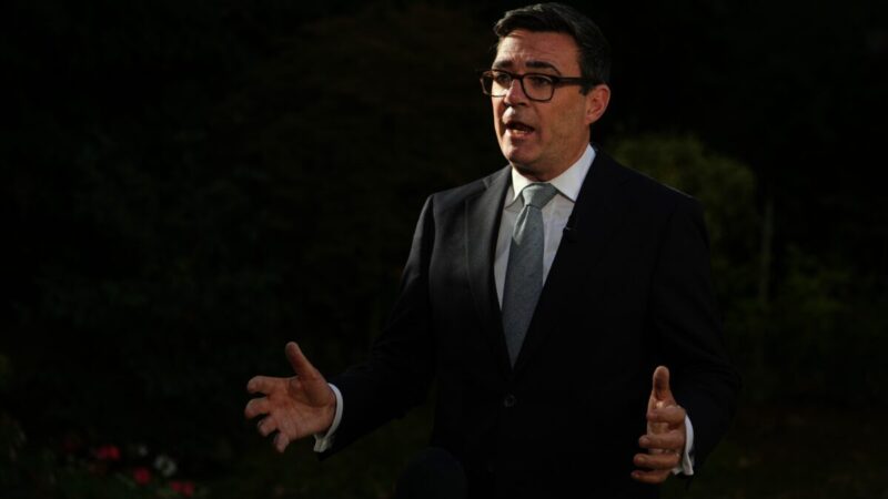 Premiê britânico avalia desculpas pela escravidão e descarta indenização