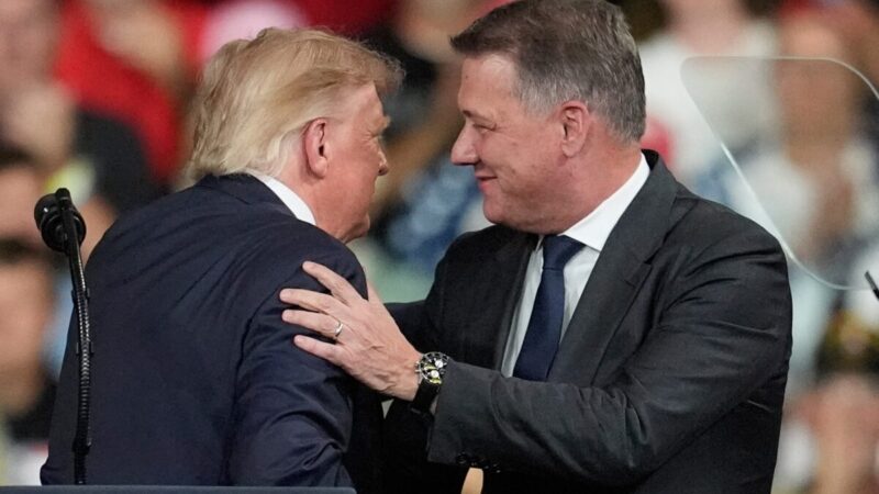 Presidente da Audi é criticado por participação em comício de Trump