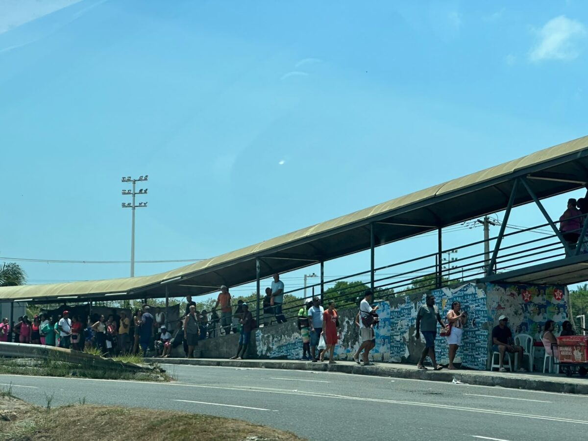 Presidente do PT vê gravidade na falta de ônibus em SP e Salvador e defende prorrogação da votação