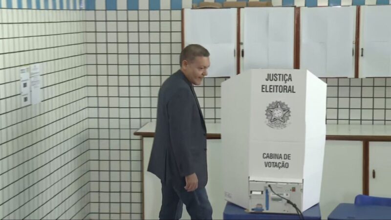 Presidente do TSE vota em Brasília na abertura do segundo turno