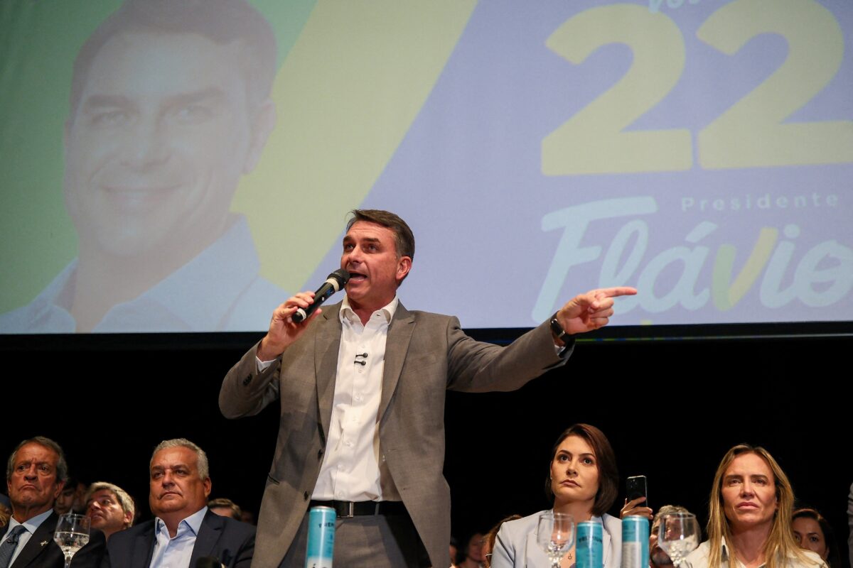 Primeiro Datafolha do 2º turno mede força de Flávio Bolsonaro e Lula