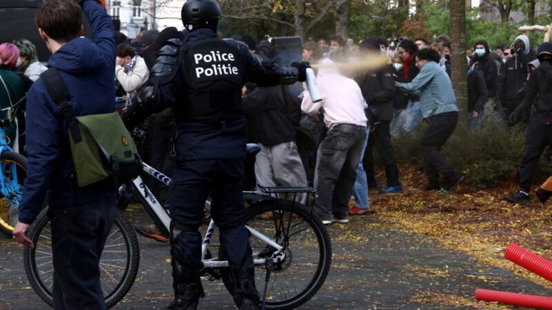 Confrontos marcam protestos estudantis e atos contra o custo de vida na Europa