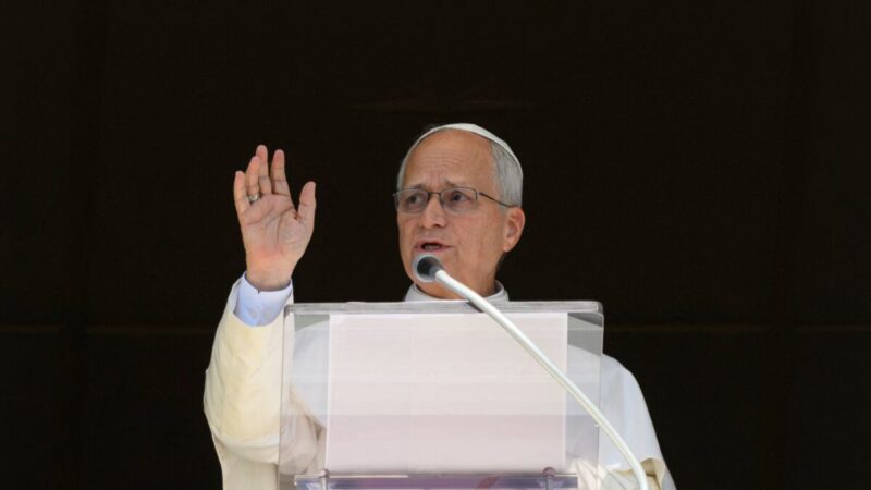Papa Leão 14 passa bem após cirurgia e Vaticano esclarece regras de liderança