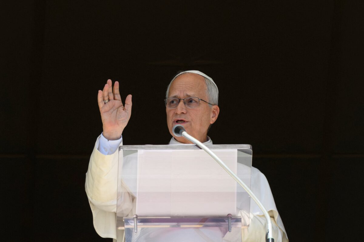 Papa Leão 14 passa bem após cirurgia e Vaticano esclarece regras de liderança