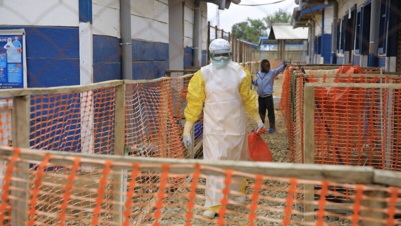 Quênia confirma 8º caso de ebola e epidemia avança no Congo