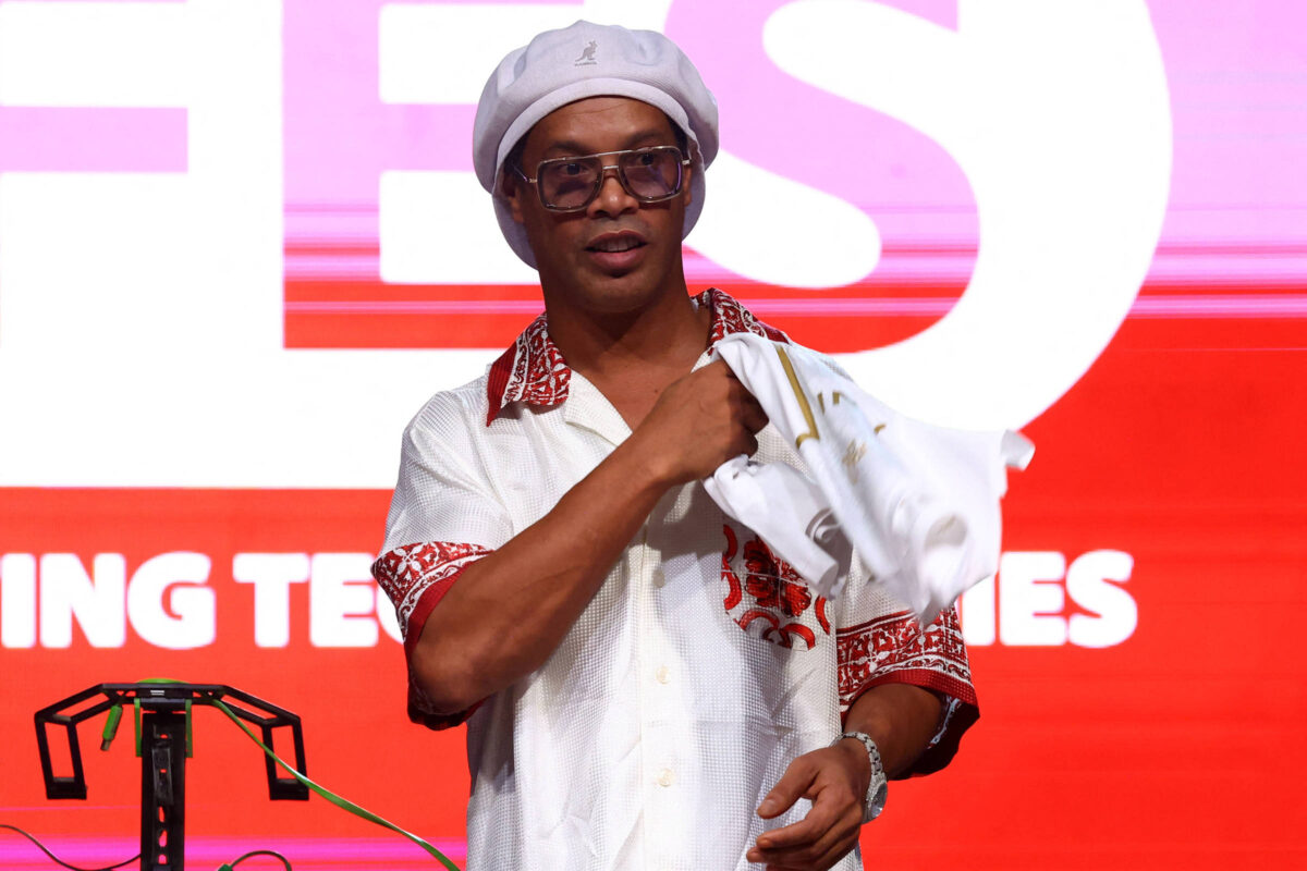 Ronaldinho jogará na Série C italiana em 15 de novembro