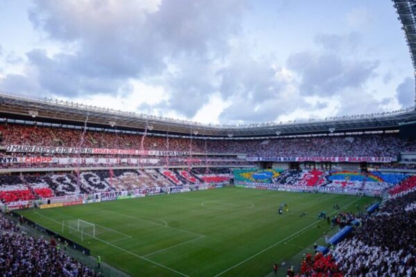 Santa Cruz empata com o Maringá e garante retorno à Série B após uma década
