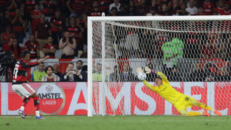 ‘Se não está no máximo, você paga caro’, diz Arrascaeta após eliminação