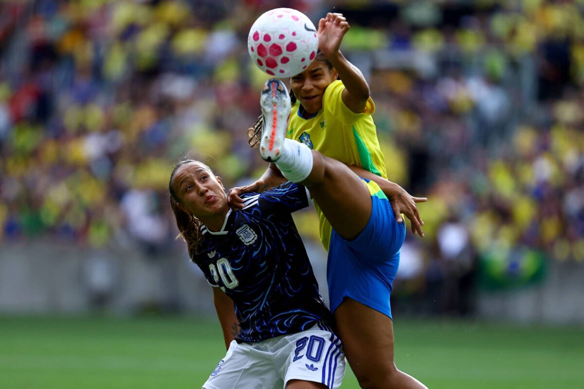 Seleção feminina fecha série de amistosos tentando manter domínio sobre rival