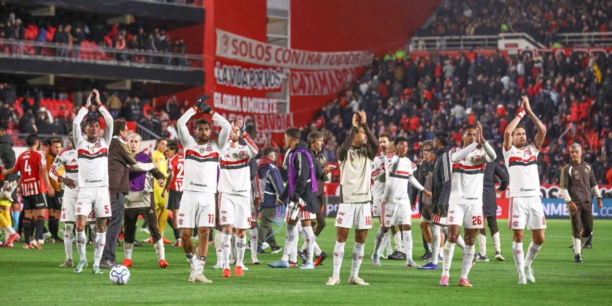 Flamengo empata com Estudiantes e decide vaga no Maracanã