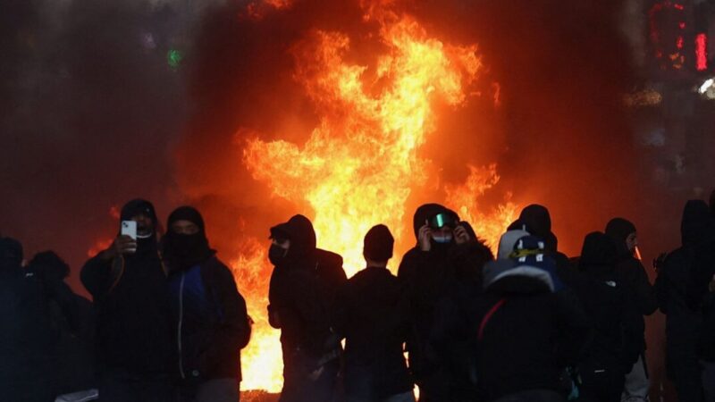França contabiliza prejuízos e enfrenta nova tensão após protestos violentos