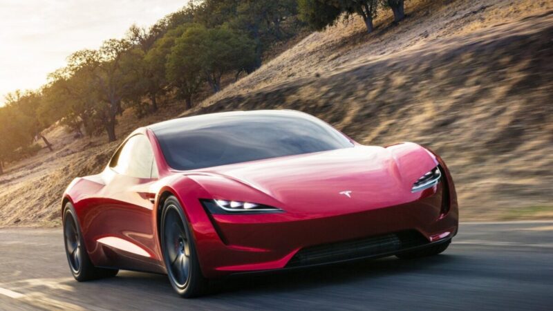 Tesla revela novo esportivo elétrico após quase uma década de espera