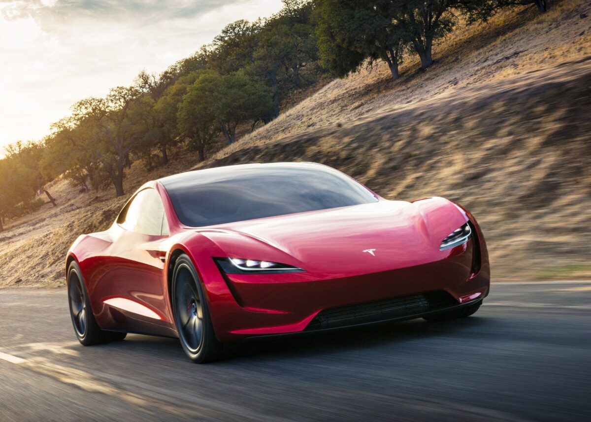 Tesla revela novo esportivo elétrico após quase uma década de espera