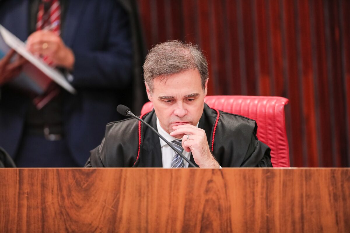 André Mendonça paralisa julgamento no TSE após maioria formada contra decisão