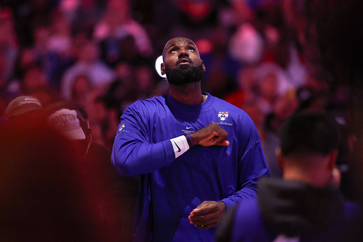 Trump ataca LeBron James por postura durante hino dos EUA