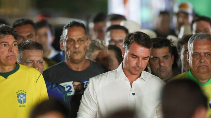 TSE desmente Flávio Bolsonaro sobre fiscais do PL na sala-cofre