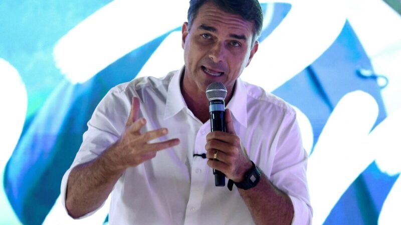 TSE determina que Flávio Bolsonaro remova vídeo falso sobre ato pró-Lula