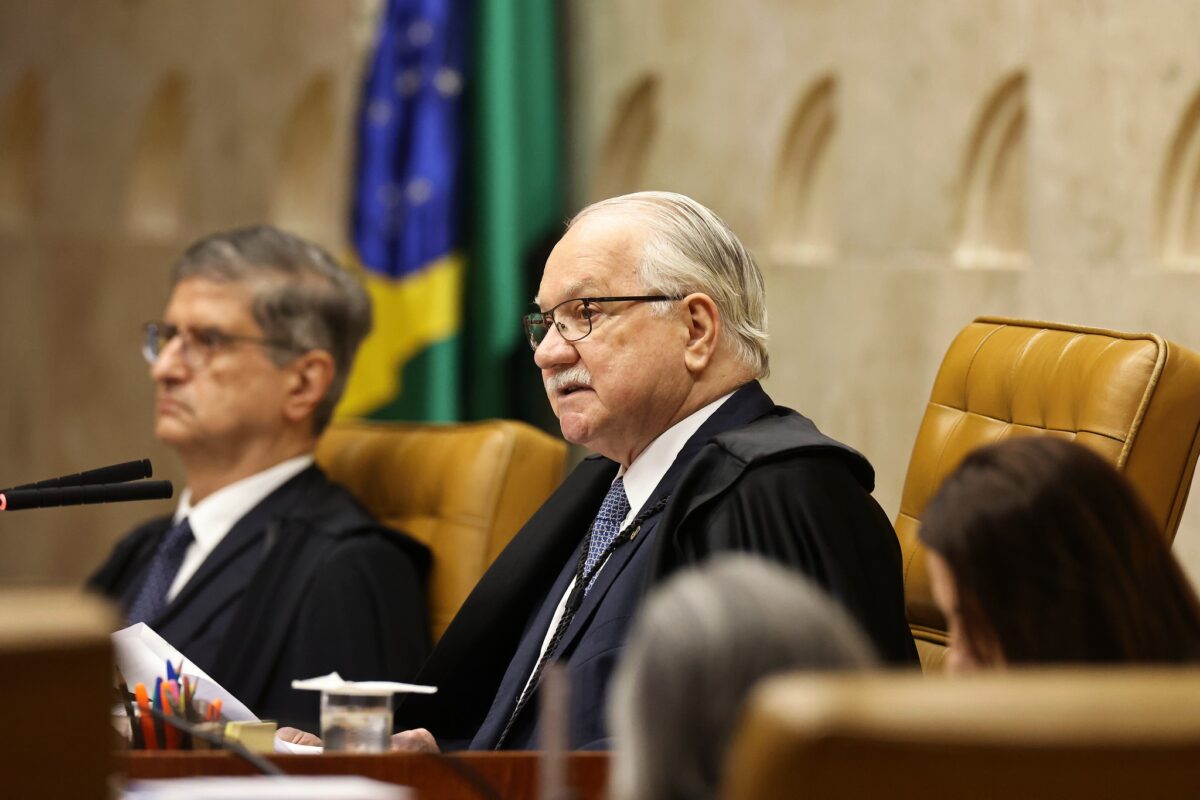 Fachin alerta que STF falha ao invadir espaço da política partidária