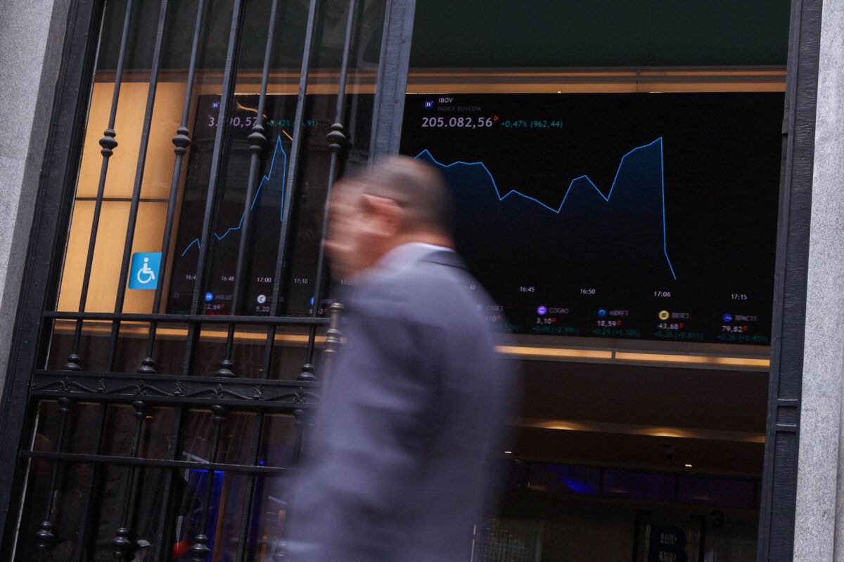 Ibovespa desaba com vitória de Lula e taxa de juros pressiona varejo