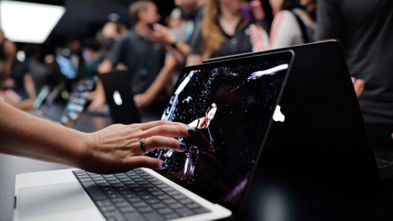 Novo MacBook Pro com tela touch pode custar até R$ 183 mil no Brasil