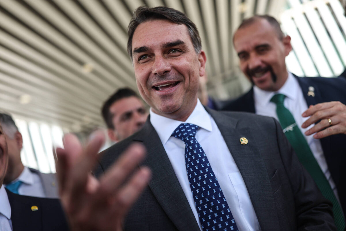 Trajetória pessoal e política de Flávio Bolsonaro, candidato à Presidência
