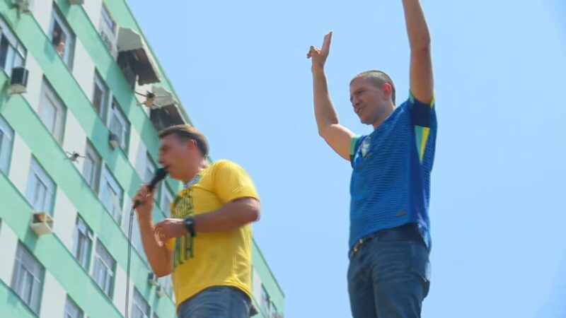 Flávio Bolsonaro diz que pai entregará faixa presidencial em sua posse em 2027