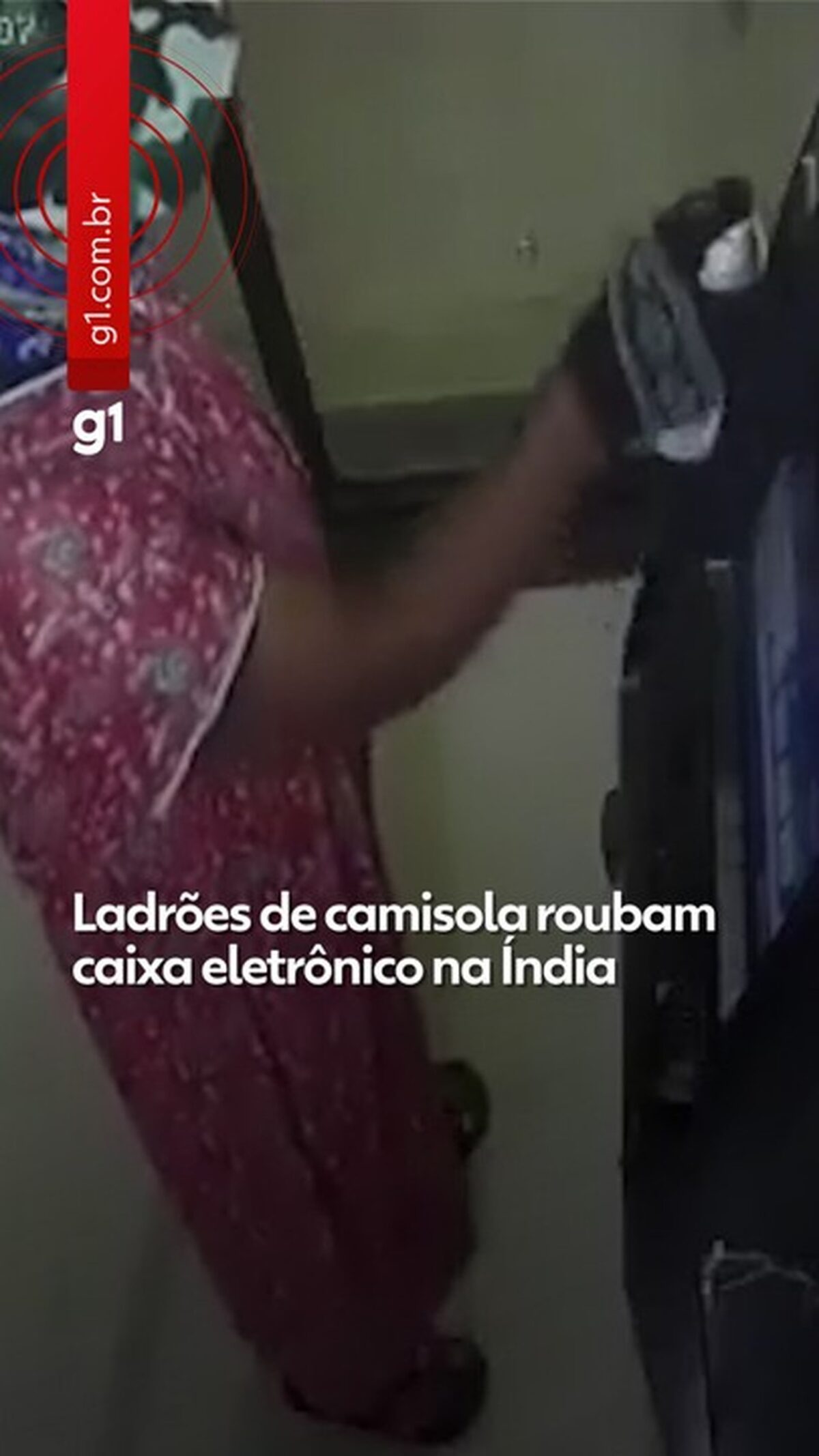 Homens de vestido invadem terminal e furtam caixa eletrônico na Índia