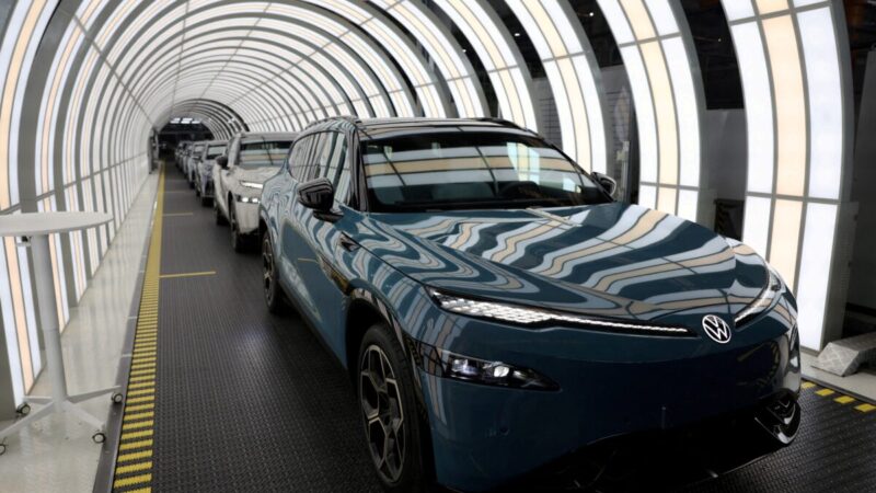 Volkswagen quer congelar salários até 2030, aponta conselho