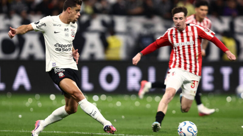 Zagueiro critica diretoria do Corinthians e cobra salários atrasados após goleada
