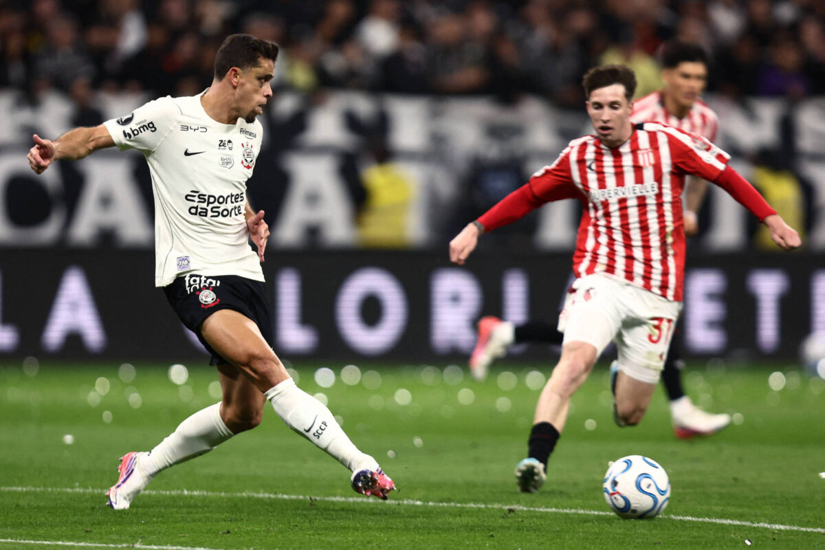 Zagueiro critica diretoria do Corinthians e cobra salários atrasados após goleada