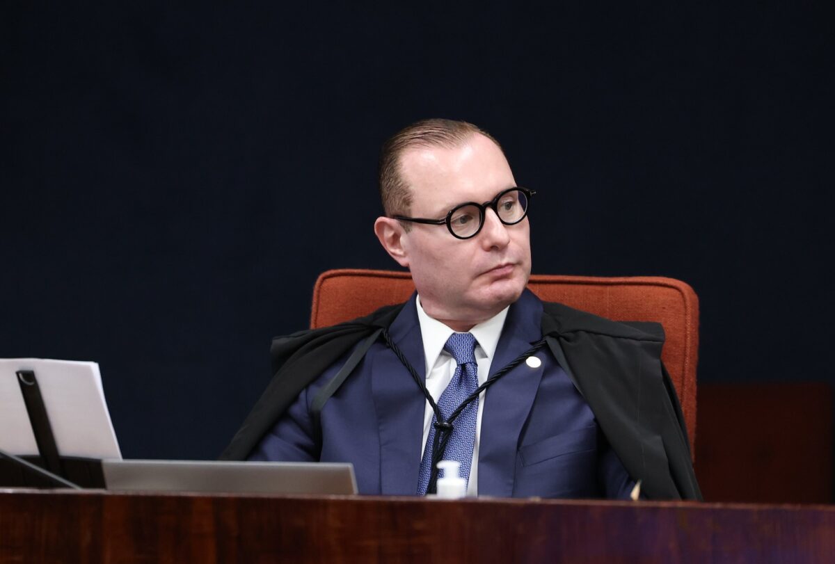 Zanin prorroga votação em todo país até as 19h